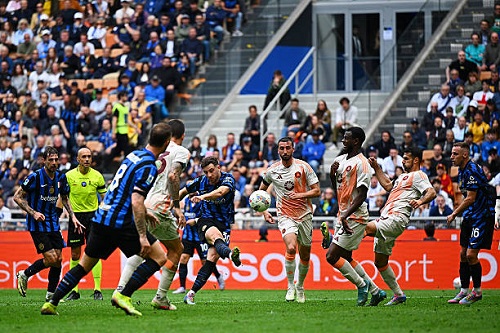 إنتر يواصل التخبط ويخسر أمام روما في الدوري
