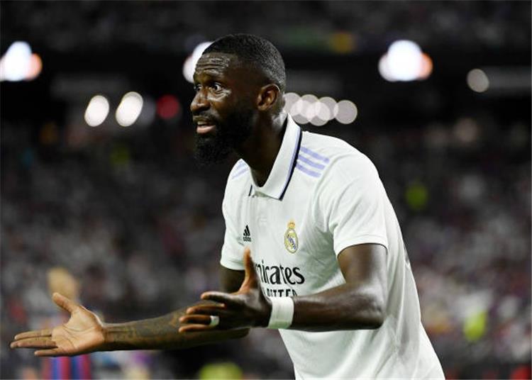 إيقاف روديجر مدافع ريال مدريد 6 مباريات بسبب زجاجة مياه