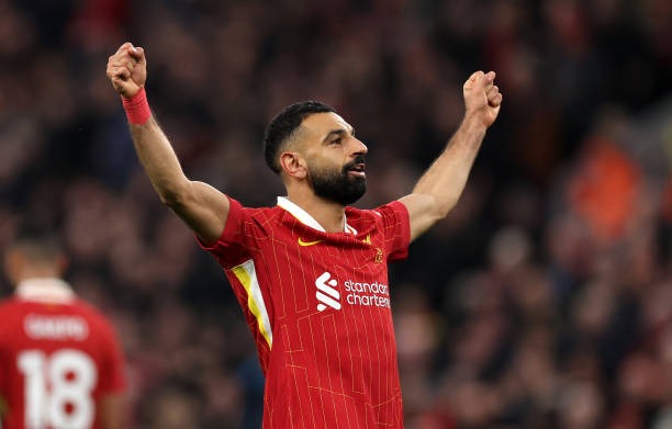 «بطل واحد».. محمد صلاح يشعل حماس جماهير ليفربول