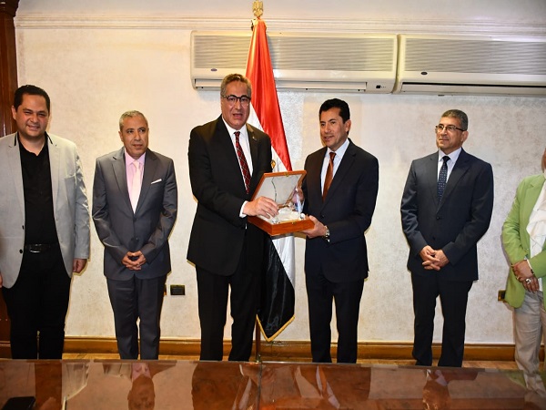 وزير الرياضة يهنئ لاعبي الجمباز بعد تحقيق خمس ميداليات متنوعة في كأس العالم
