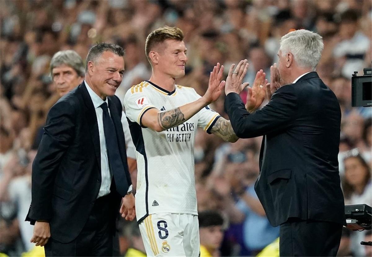 أحدهما من ليفربول.. أنشيلوتي ينصح ريال مدريد بثنائي الدوري الإنجليزي لخلافة كروس
