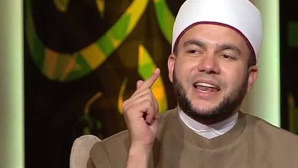 أستاذ بالأزهر: الإسراف في المياه أثناء الوضوء وخلال غسل السيارات حرام