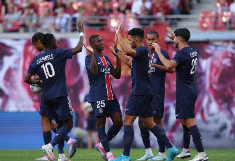 أستون فيلا يستدرج باريس سان جيرمان في دوري أبطال أوروبا