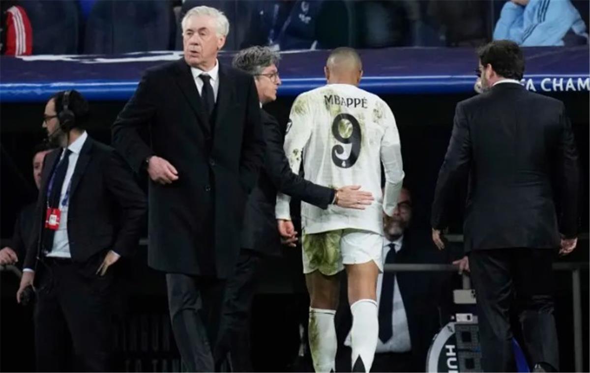 أسطورة ريال مدريد يفتح النار: لا دكة ولا روح وآرسنال كان الأفضل