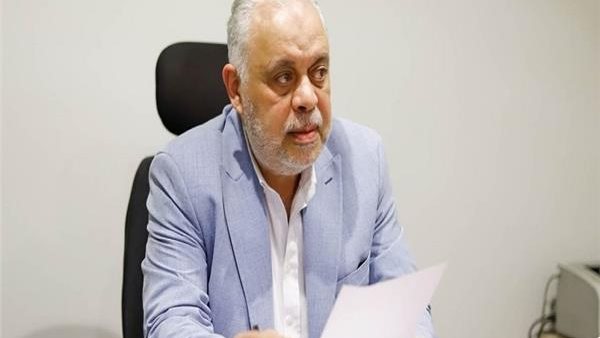 أشرف زكي يطالب باحترام خصوصية المشاهير في لحظاتهم الأخيرة