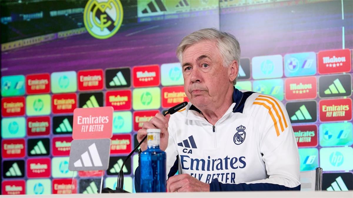 أنشيلوتي يعلن موقف مبابي من مباراة برشلونة.. ويؤكد: ريال مدريد ليس ضحية لهذه الدرجة أنشيلوتي يعلن موقف مبابي من مباراة برشلونة.. ويؤكد: ريال مدريد ليس ضحية لهذه الدرجة