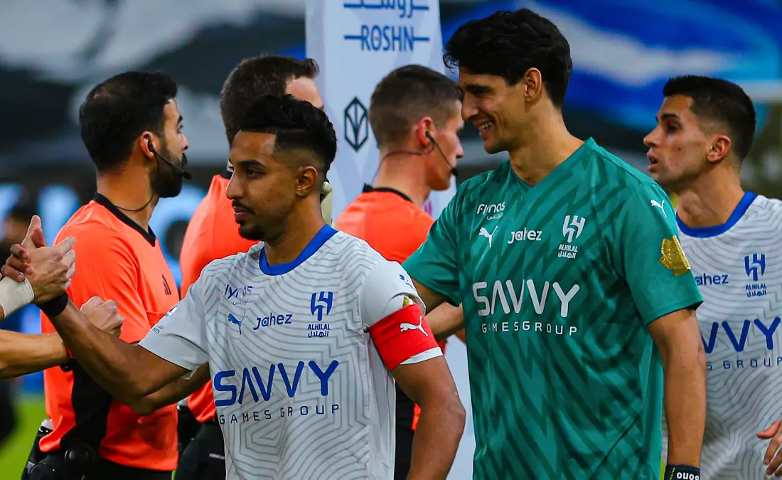 إشادة سعودية بمستوى ياسين بونو رغم أزمة الهلال