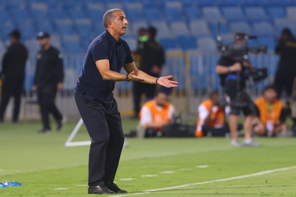 إشارة جديدة على رحيل مدرب الرياض