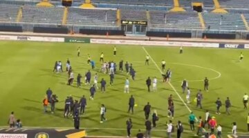 احتفالات لاعبي بيراميدز بعد التأهل التاريخي لنهائي أفريقيا.. ورد فعل رمضان صبحي