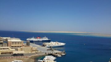 استئناف العمل بميناء الغردقة البحري بعد تحسن الأحوال الجوية