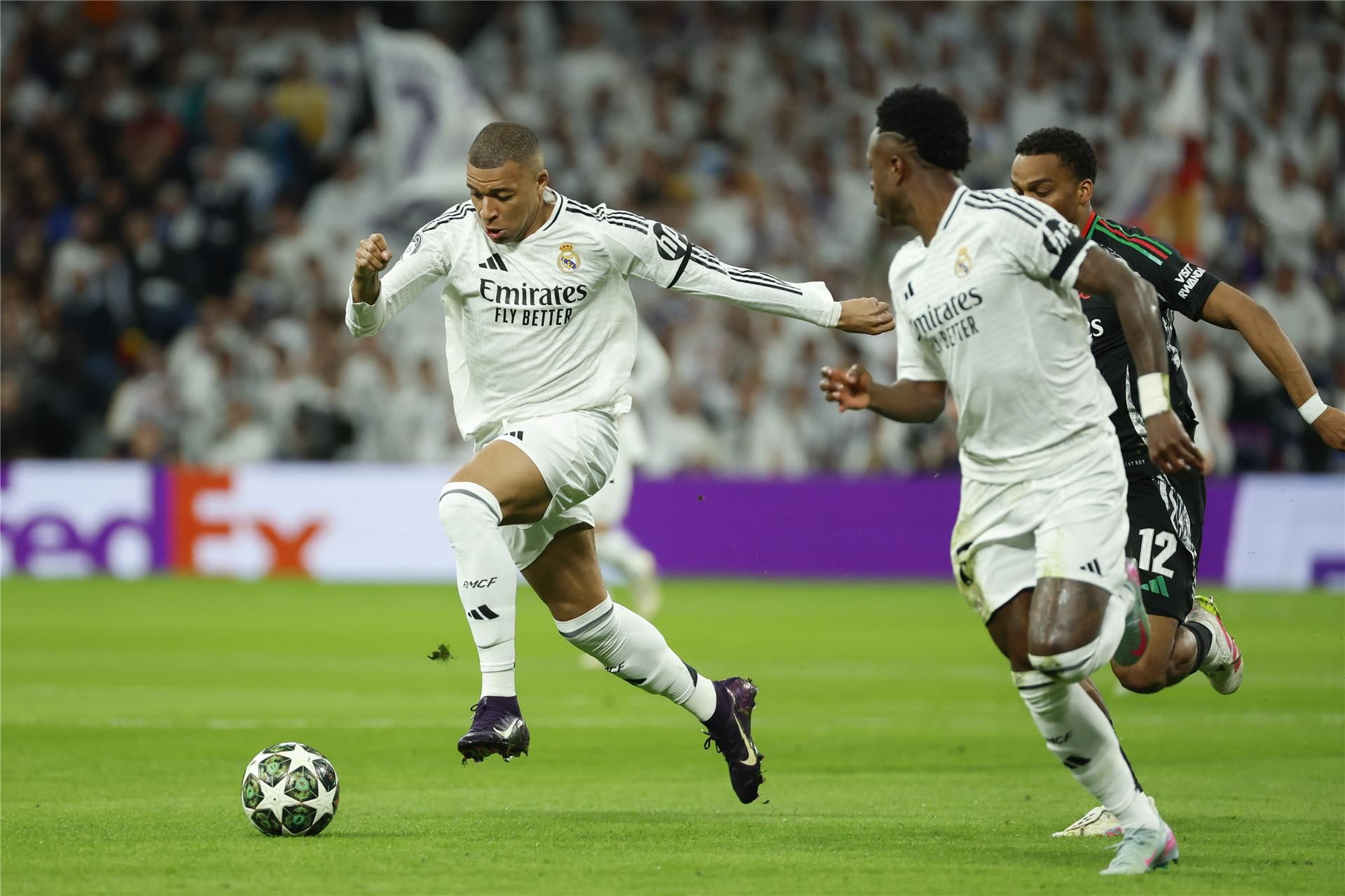 الVAR يحبط ريال مدريد أمام آرسنال الVAR يحبط ريال مدريد أمام آرسنال