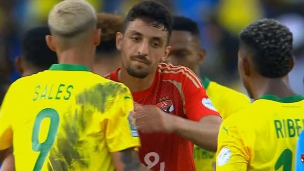 الأهلي ينجو من فخ بريتوريا ويعود بتعادل يربك حسابات صن داونز الأهلي ينجو من فخ بريتوريا ويعود بتعادل يربك حسابات صن داونز