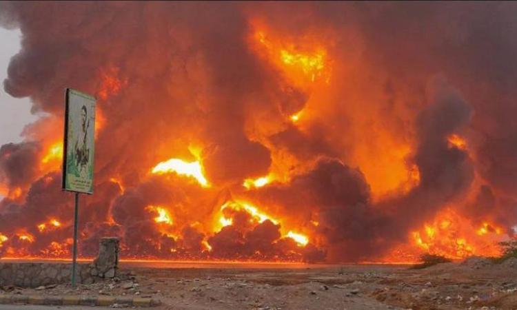 الإعلام الحوثي يعلن ارتفاع حصيلة الضربات الأمريكية على ميناء رأس عيسى لـ38 الإعلام الحوثي يعلن ارتفاع حصيلة الضربات الأمريكية على ميناء رأس عيسى لـ38