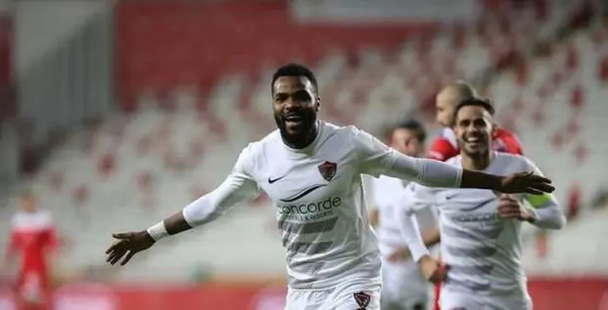 الاتحاد الجابوني يؤكد وفاة آرون بوبيندزا لاعب الزمالك السابق في بيان رسمي