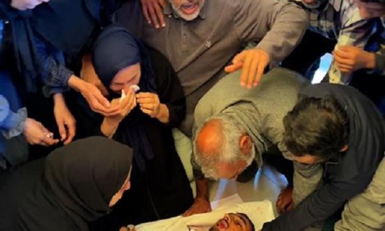 الاحتلال يقتحم الخليل ويطلق الغاز السام على مدخل مخيم "الفوار" جنوبا