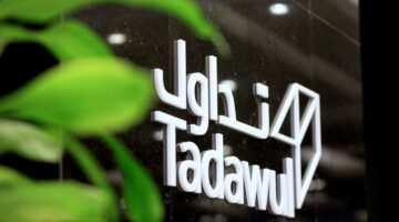 البورصة السعودية تكافح لتحديد اتجاه وسط حذر يسود الأسواق العالمية