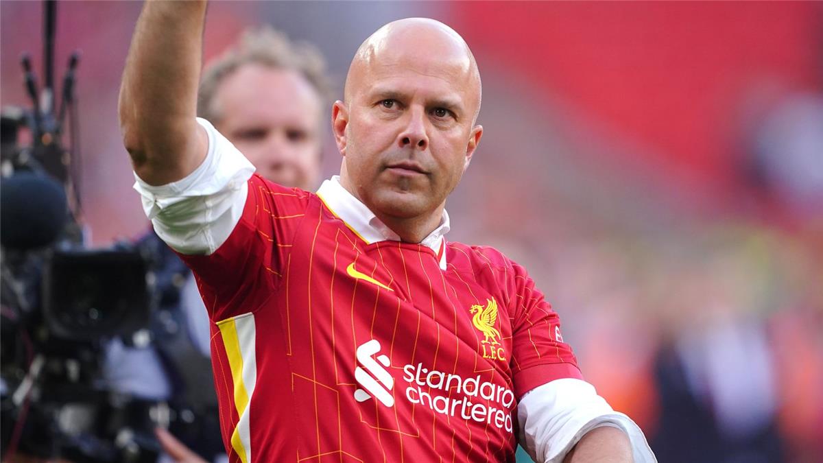 الجندي المجهول.. سلوت يوضح دور نادِ آخر في تتويج ليفربول بلقب الدوري الإنجليزي