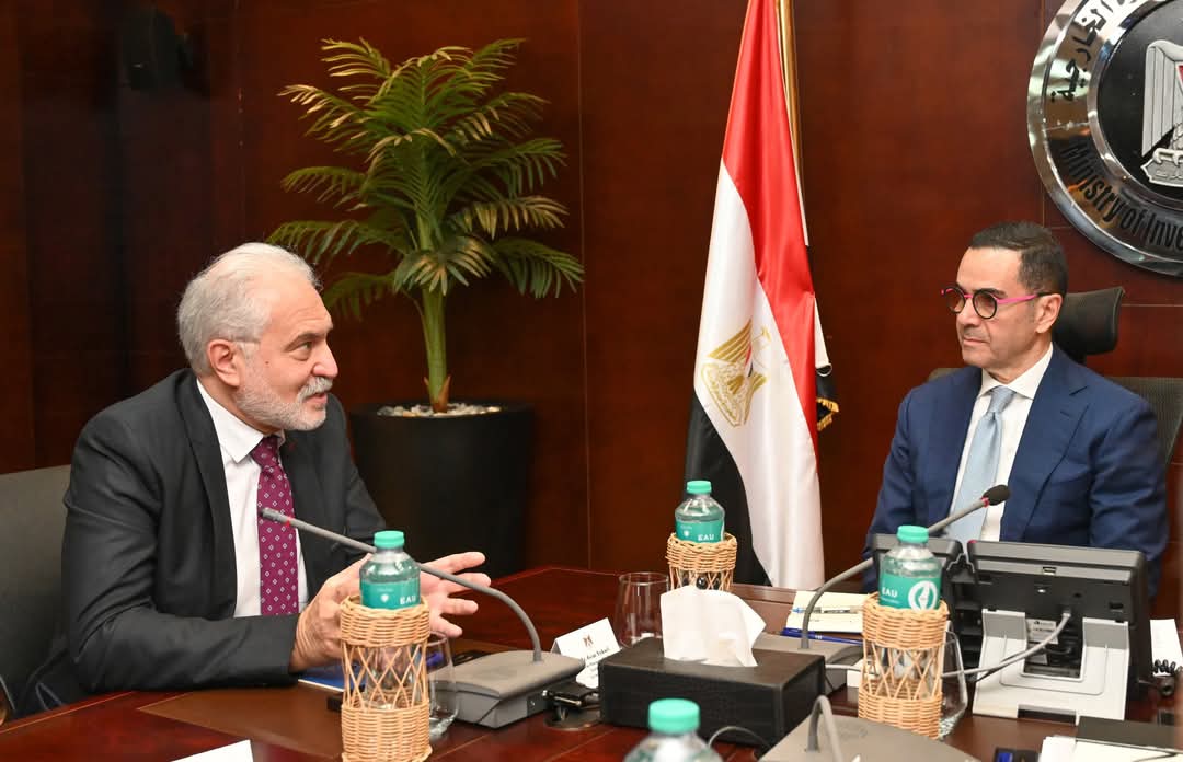 الخطيب يبحث مع “يونيلفر” تعزيز الاستثمار وزيادة فرص التشغيل
