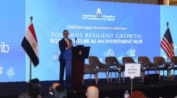 الخطيب يستعرض خطة العمل لتعزيز الاستثمارات وزيادة معدلات التجارة الخارجية