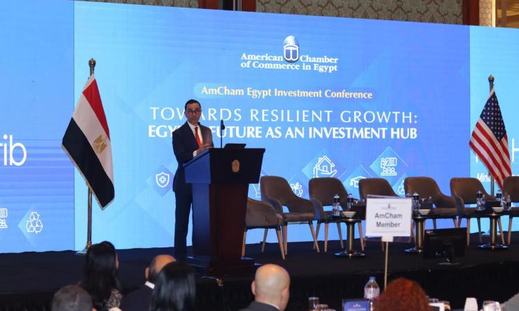 الخطيب يستعرض خطة العمل لتعزيز الاستثمارات وزيادة معدلات التجارة الخارجية الخطيب يستعرض خطة العمل لتعزيز الاستثمارات وزيادة معدلات التجارة الخارجية