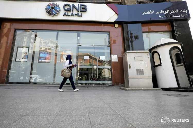 الدولار يسجل أقل سعر في قطر الوطني الأهلي وكريدي أجريكول بداية تعاملات اليوم
