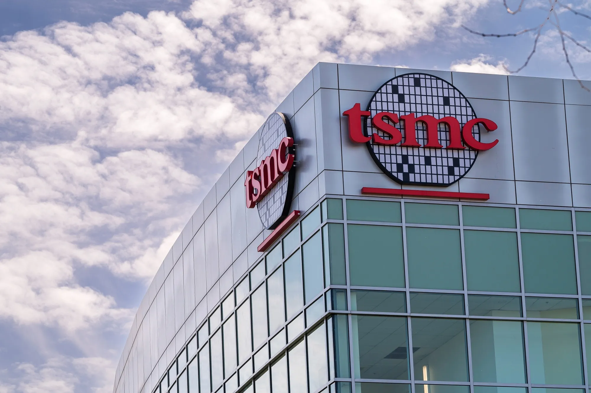 الذكاء الاصطناعي يحلق بأرباح TSMC إلى 11.2 مليار دولار