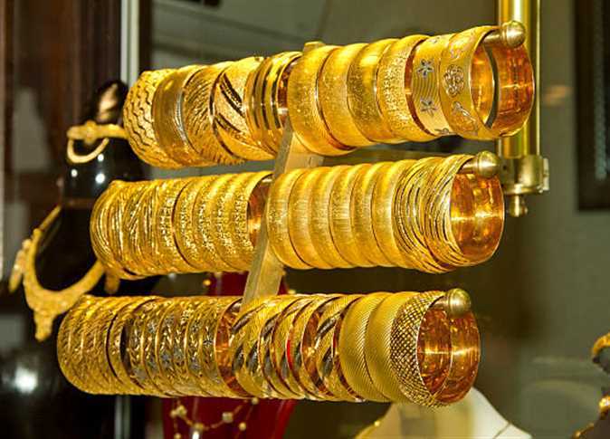 الذهب في مصر يتراجع متأثراً بانخفاض سعر الدولار أمام الجنيه