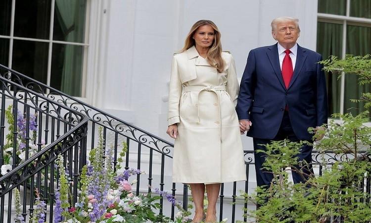 الرئيس الأمريكي وزوجته يغادران روما عائدين إلى واشنطن