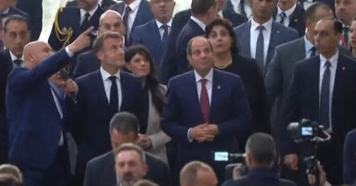 الرئيس السيسي يشيد بالتعاون الوثيق بين مصر وفرنسا في مجال النقل