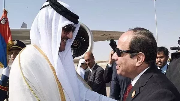 الرئيس السيسي يصل إلى الدوحة.. وأمير قطر في مقدمة مستقبليه بالمطار الرئيس السيسي يصل إلى الدوحة.. وأمير قطر في مقدمة مستقبليه بالمطار