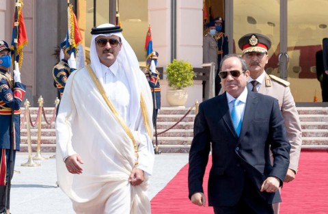 السيسي وأمير قطر يؤكدان رفضهما القاطع لمخطط تهجير الفلسطينيين من أرضهم والتحرك لإعادة إعمار غزة ومساعدة سكانها السيسي وأمير قطر يؤكدان رفضهما القاطع لمخطط تهجير الفلسطينيين من أرضهم والتحرك لإعادة إعمار غزة ومساعدة سكانها