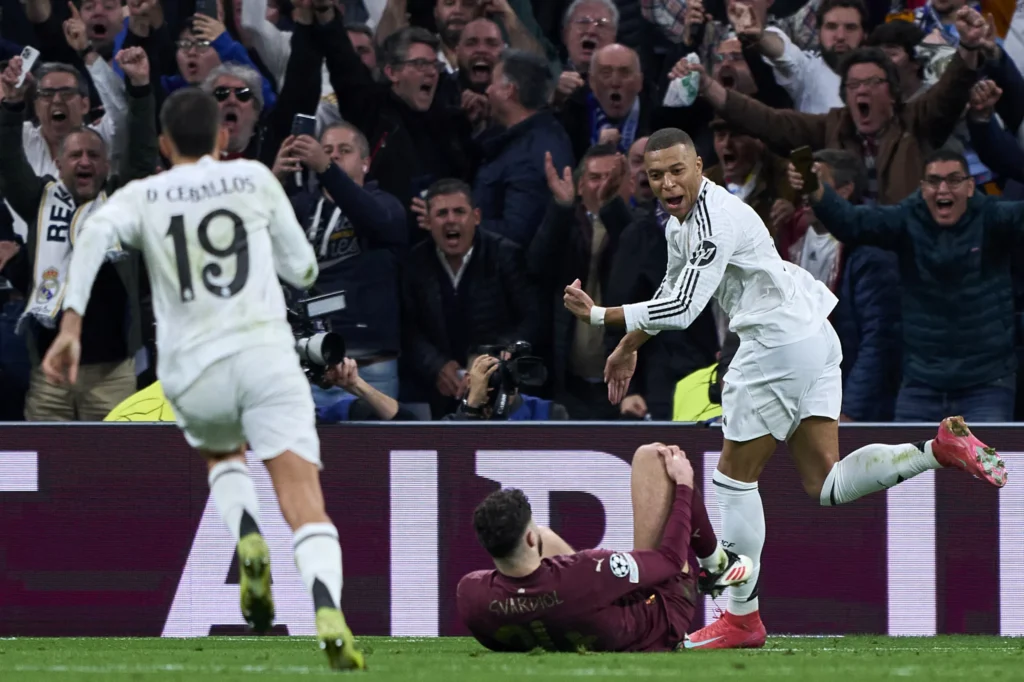 بنفيكا يطلب من ريال مدريد لاعبين لتسهيل انتقال ألفارو كاريراس بنفيكا يطلب من ريال مدريد لاعبين لتسهيل انتقال ألفارو كاريراس