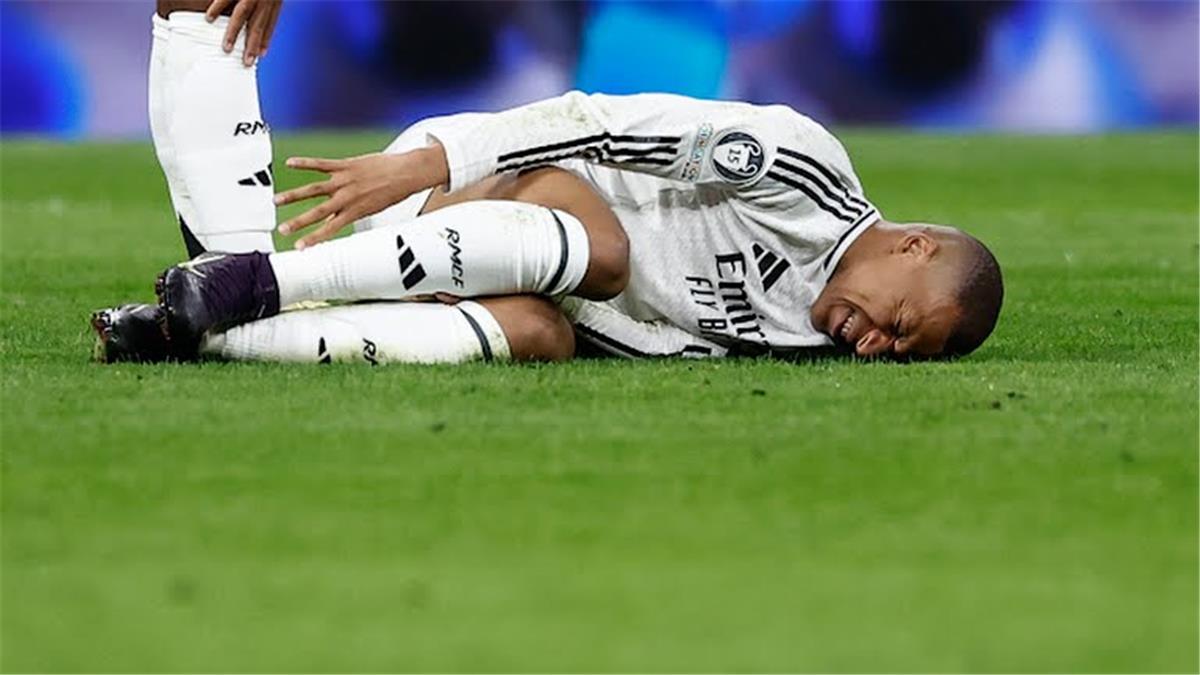 المصائب لا تأتي فرادى.. مبابي يغادر مباراة ريال مدريد وآرسنال مصابًا