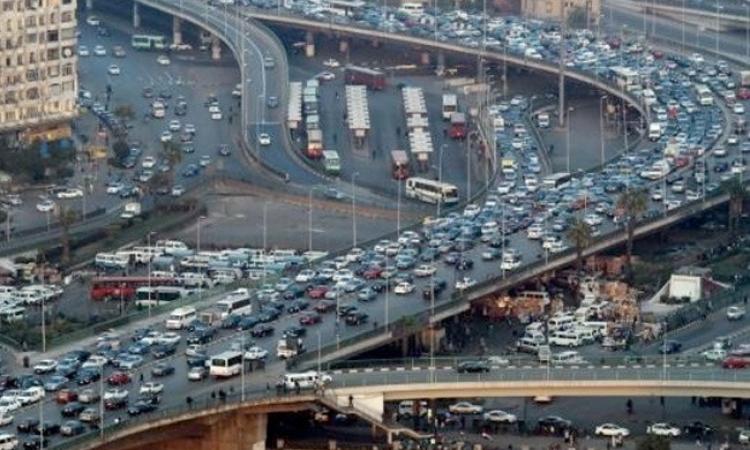 النشرة المرورية.. كثافات مرتفعة بكوبرى أكتوبر بسبب حادث تصادم