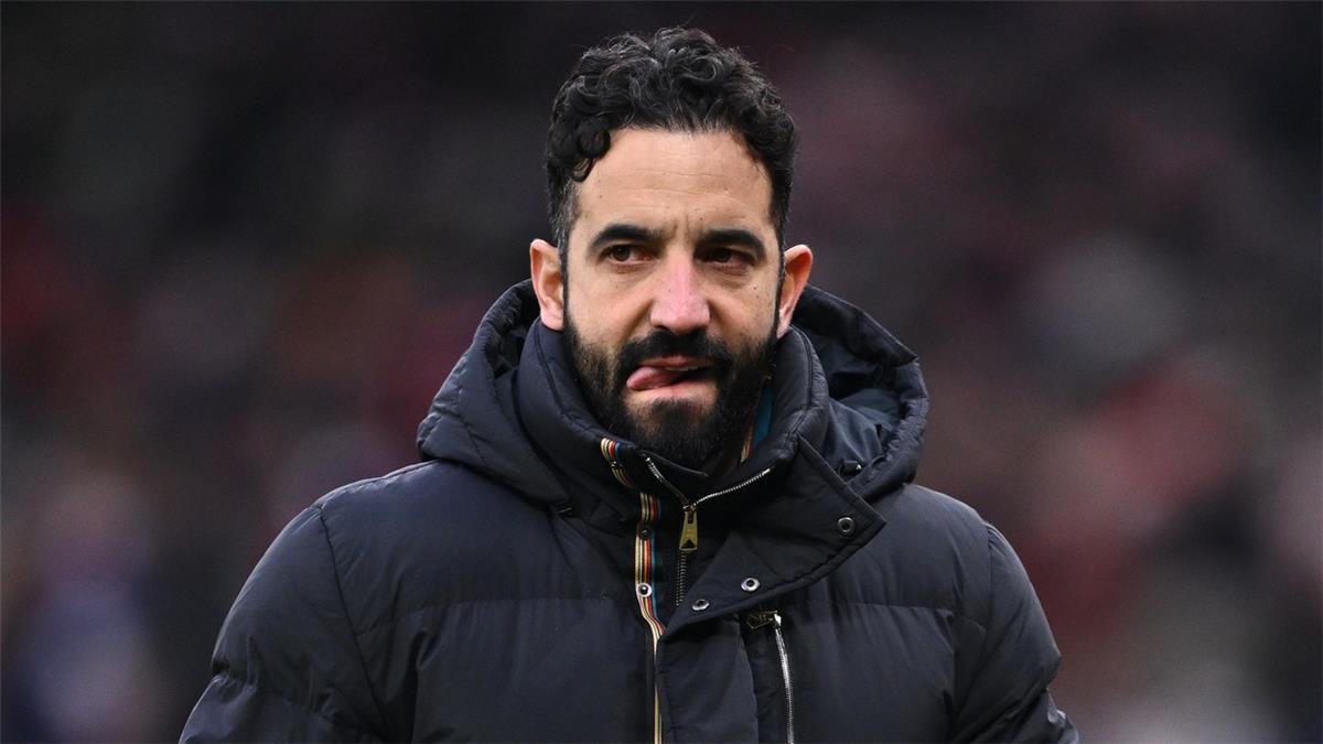 الوضع يزداد سوءًا.. أموريم يُلمح إلى انتهاء موسم لاعب مانشستر يونايتد