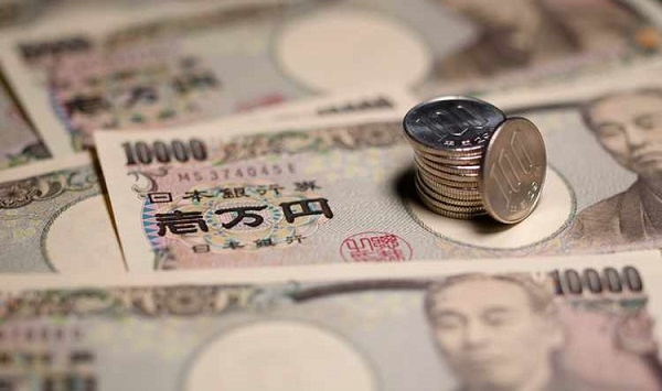 الين الياباني يتراجع مجددًا مع استمرار الضبابية حول المفاوضات التجارية بين طوكيو وواشنطن