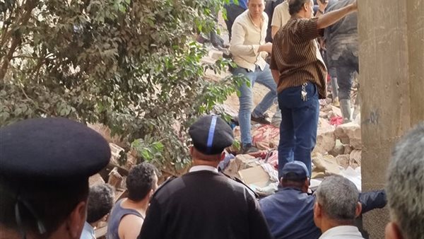 انهيار منزل مكون من 4 طوابق بأسيوط انهيار منزل مكون من 4 طوابق بأسيوط