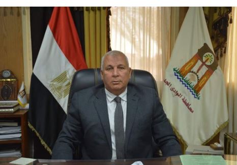 محافظ الوادي الجديد يعتمد حركة تنقلات لرؤساء وحدات القرى بمركز الخارجة