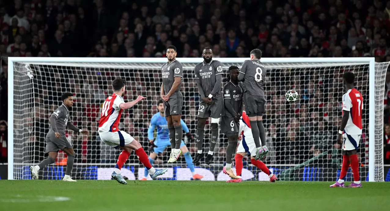 بالألعاب النارية.. استعدادات مرعبة من جماهير ريال مدريد قبل مباراة أرسنال (فيديو)