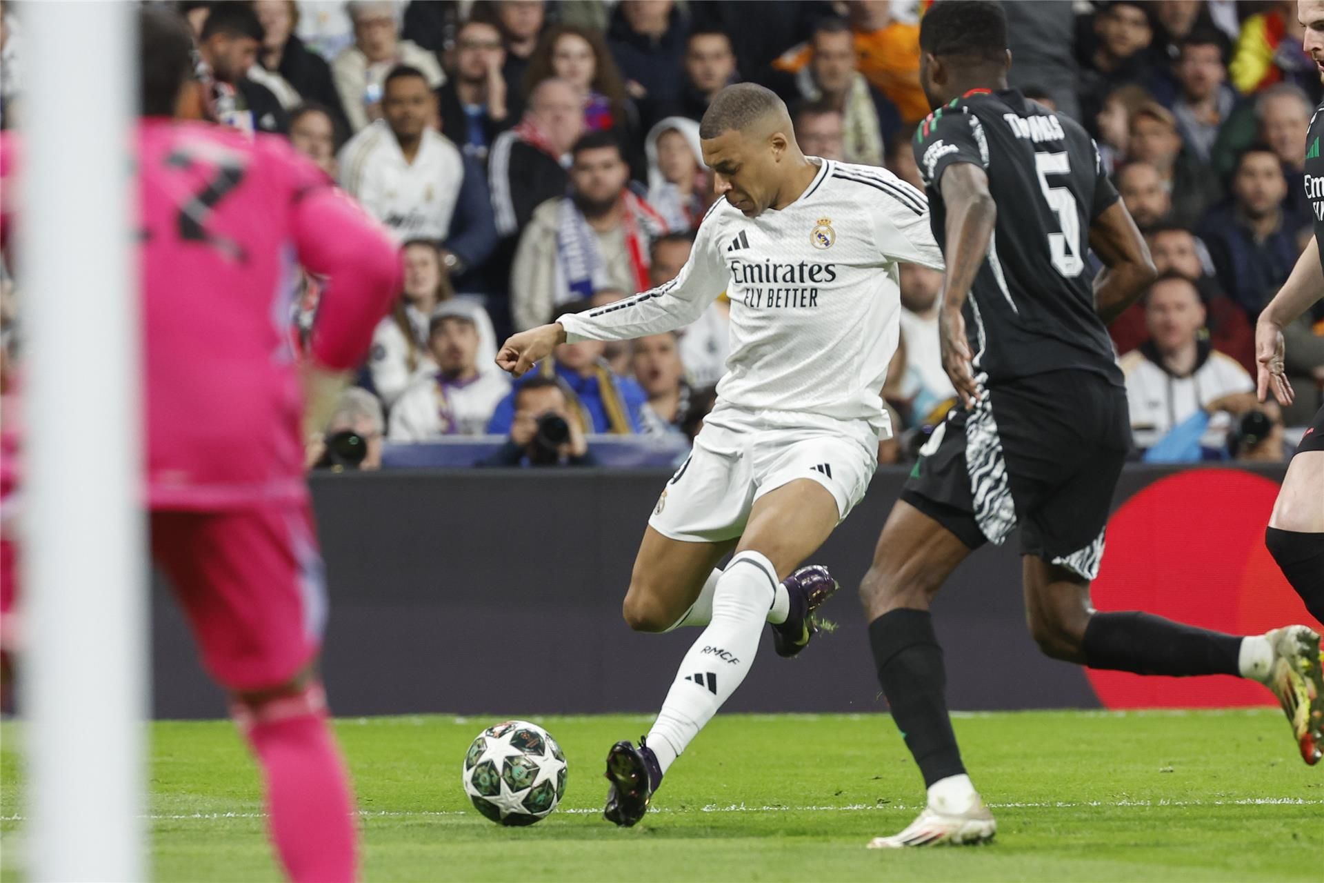 بالصور.. ريال مدريد يتلقى ضربة موجعة أمام آرسنال