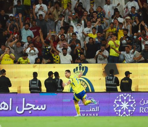 بالصور.. نجم النصر يعيد رونالدو 18 عاما للخلف