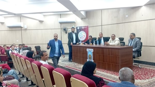 بالصور.. ندوة تثقيفية حول تعزيز وعي الشباب بخدمات الوزارات المختلفة بالأقصر