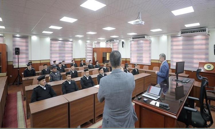 بالصور..أكاديمية الشرطة تواصل تنظيم الدورات التدريبية لكوادرها