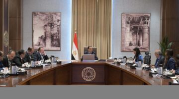 بحضور محافظ البنك المركزي.. رئيس الوزراء يعقد اجتماعًا بشأن استضافة اجتماعات صندوق النقد والبنك الدوليين 2029