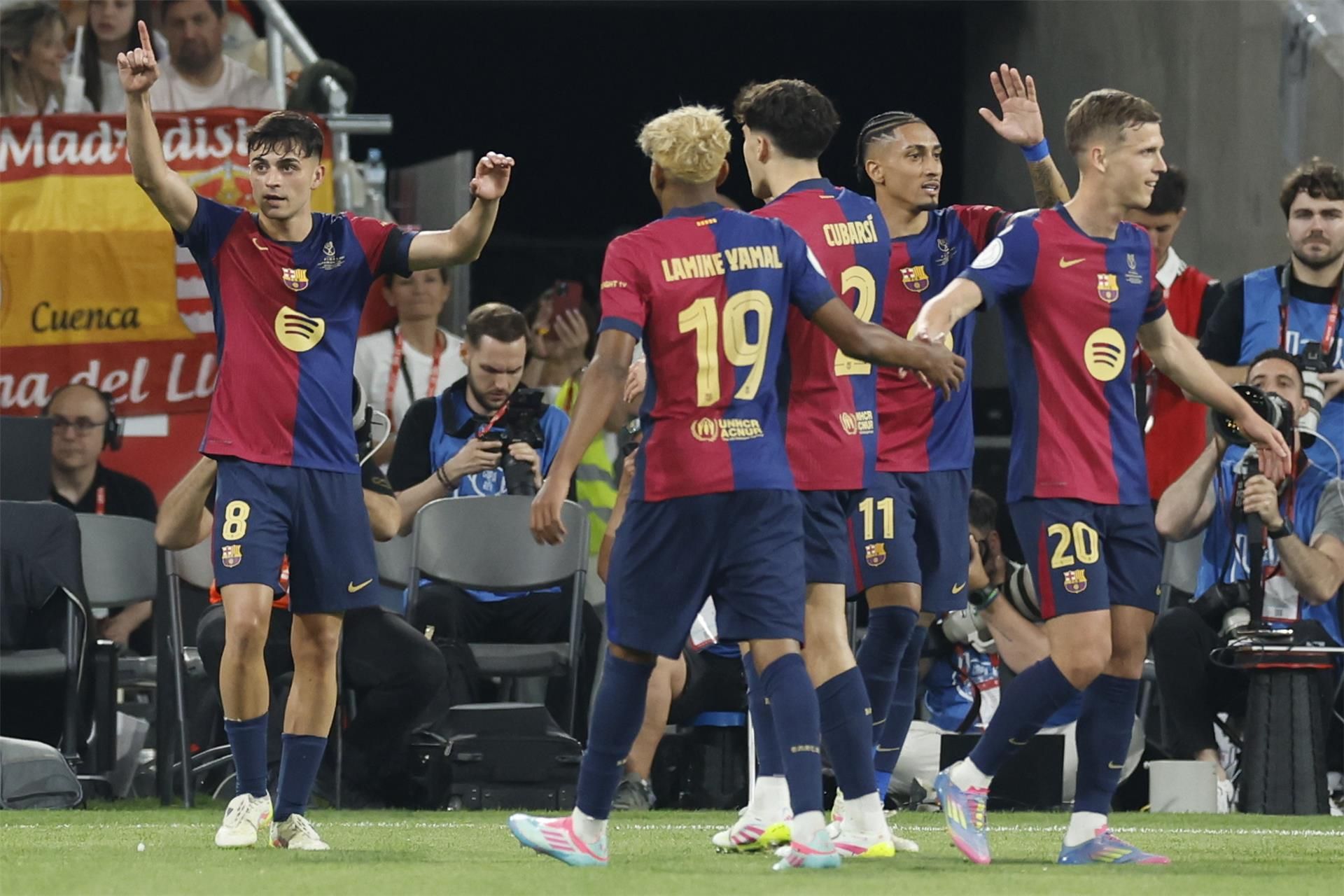 برشلونة يتلقى تهنئة حكومية