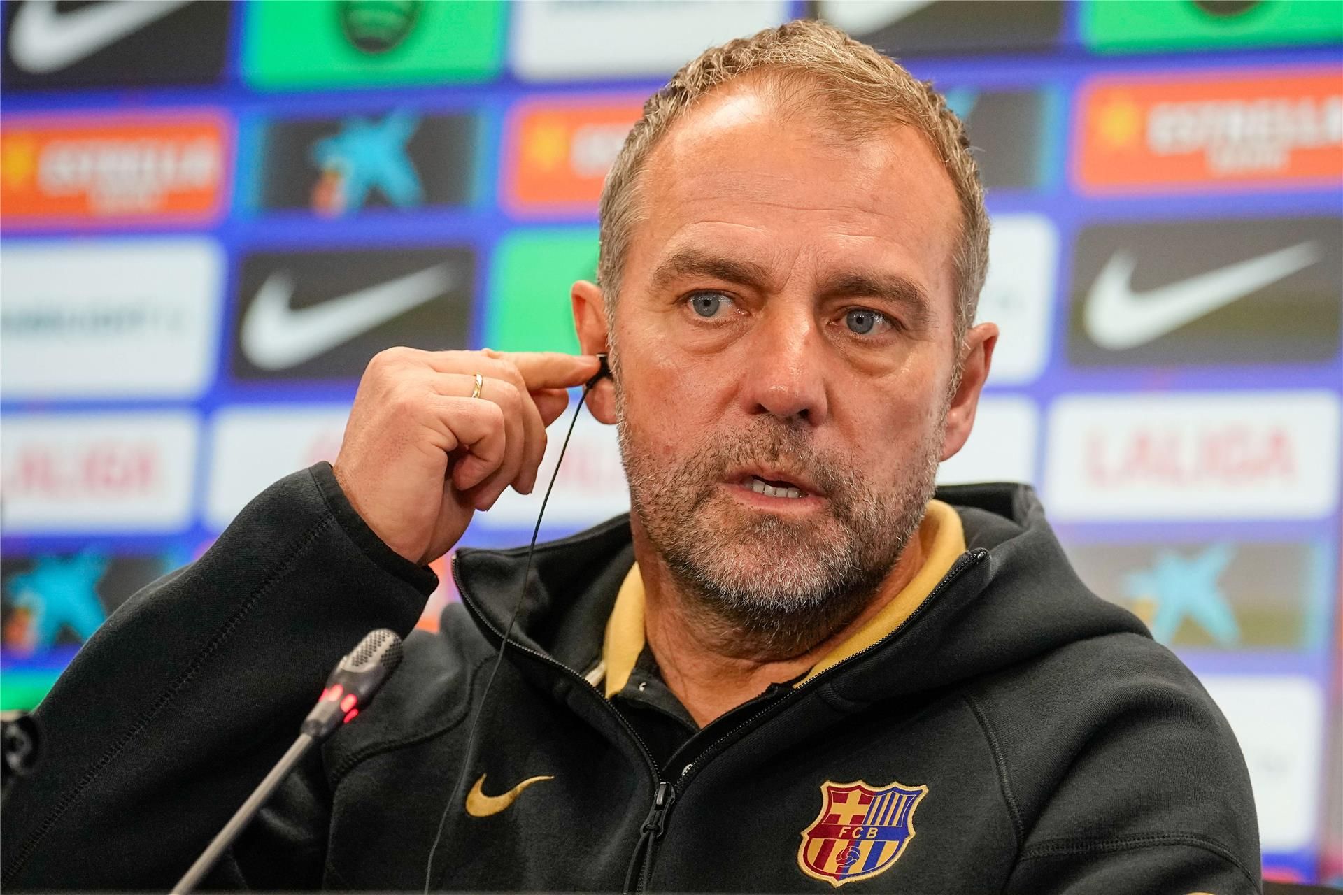 برشلونة يدعم شكوى فليك عبر بيان رسمي برشلونة يدعم شكوى فليك عبر بيان رسمي