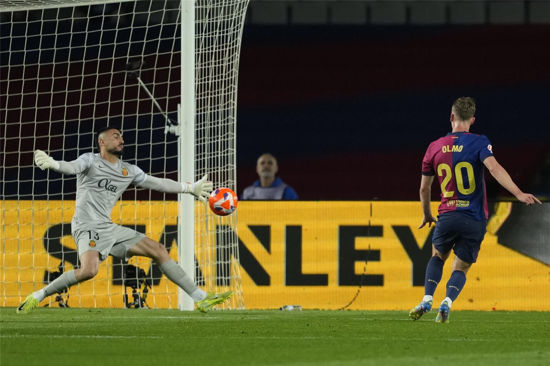 برشلونة يرافق توتنهام بإنجاز قياسي