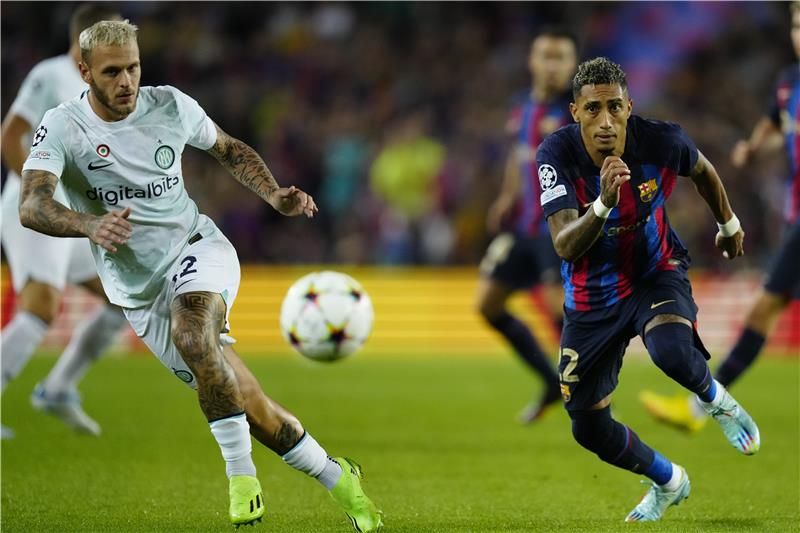 برشلونة يصطدم بصلابة إنتر.. وباريس وآرسنال يحلمان بالنجمة الأولى برشلونة يصطدم بصلابة إنتر.. وباريس وآرسنال يحلمان بالنجمة الأولى