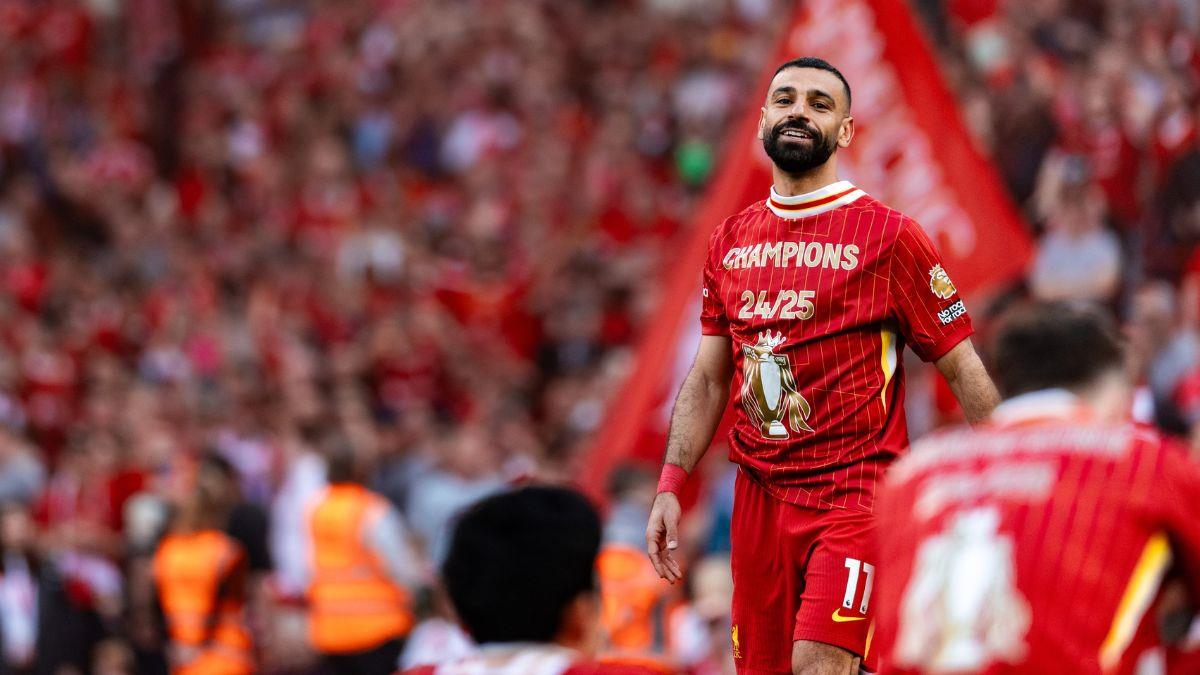 بسبب الـ”شمبانيا”.. لفتة مثالية من ليفربول تجاه محمد صلاح خلال احتفالات التتويج بـ الدوري الإنجليزي