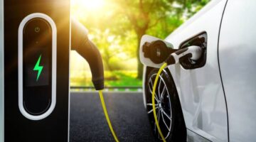 بطاريات السيارات الكهربائية المستعملة.. كنز ضائع أم فرصة ذهبية للطاقة المستقبلية؟